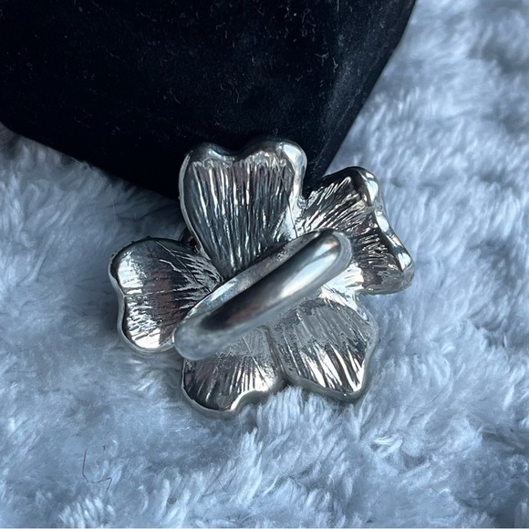 Silver Flower Ring | Black flower with pearl and clear stones | Size 8 - Picture 3 of 7